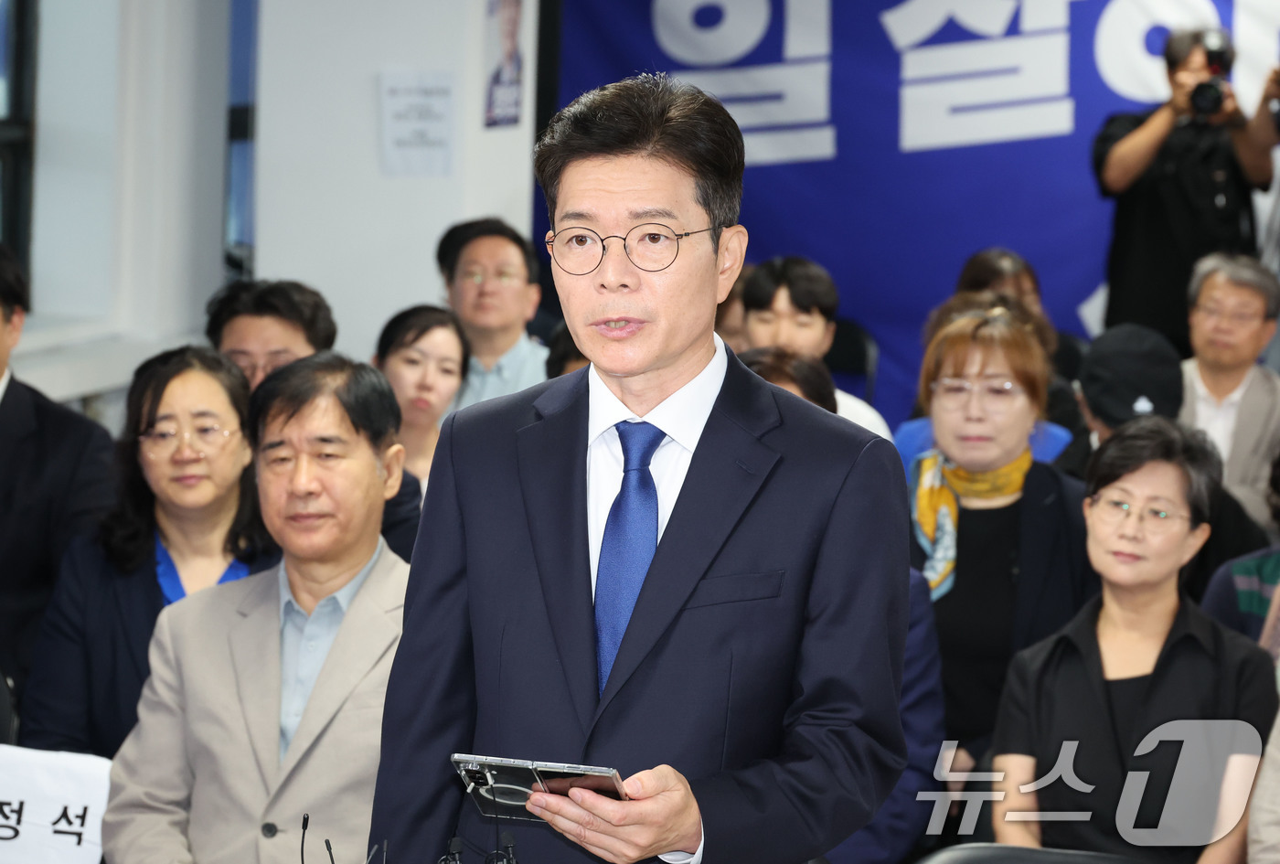 (서울=뉴스1) 안은나 기자 = 정원오 더불어민주당 서울시장 후보가 4일 오전 서울 중구 세종대로 캠프에서 제9회 전국동시지방선거 관련 입장을 밝히고 있다. (공동취재) 2026. …