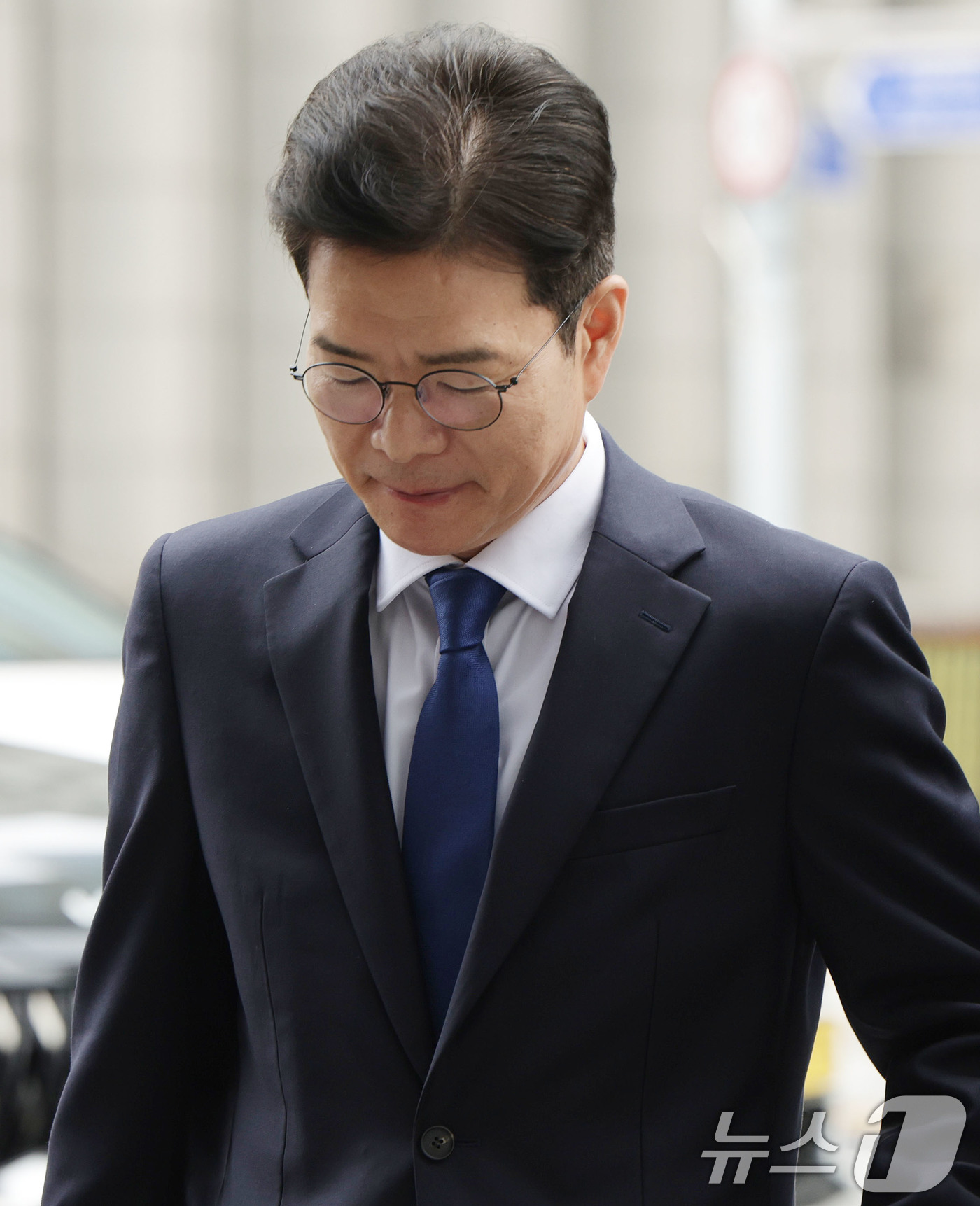 (서울=뉴스1) 안은나 기자 = 정원오 더불어민주당 서울시장 후보가 4일 서울 중구 선거캠프에서 입장발표를 위해 도착하고 있다. (공동취재) 2026.6.4/뉴스1