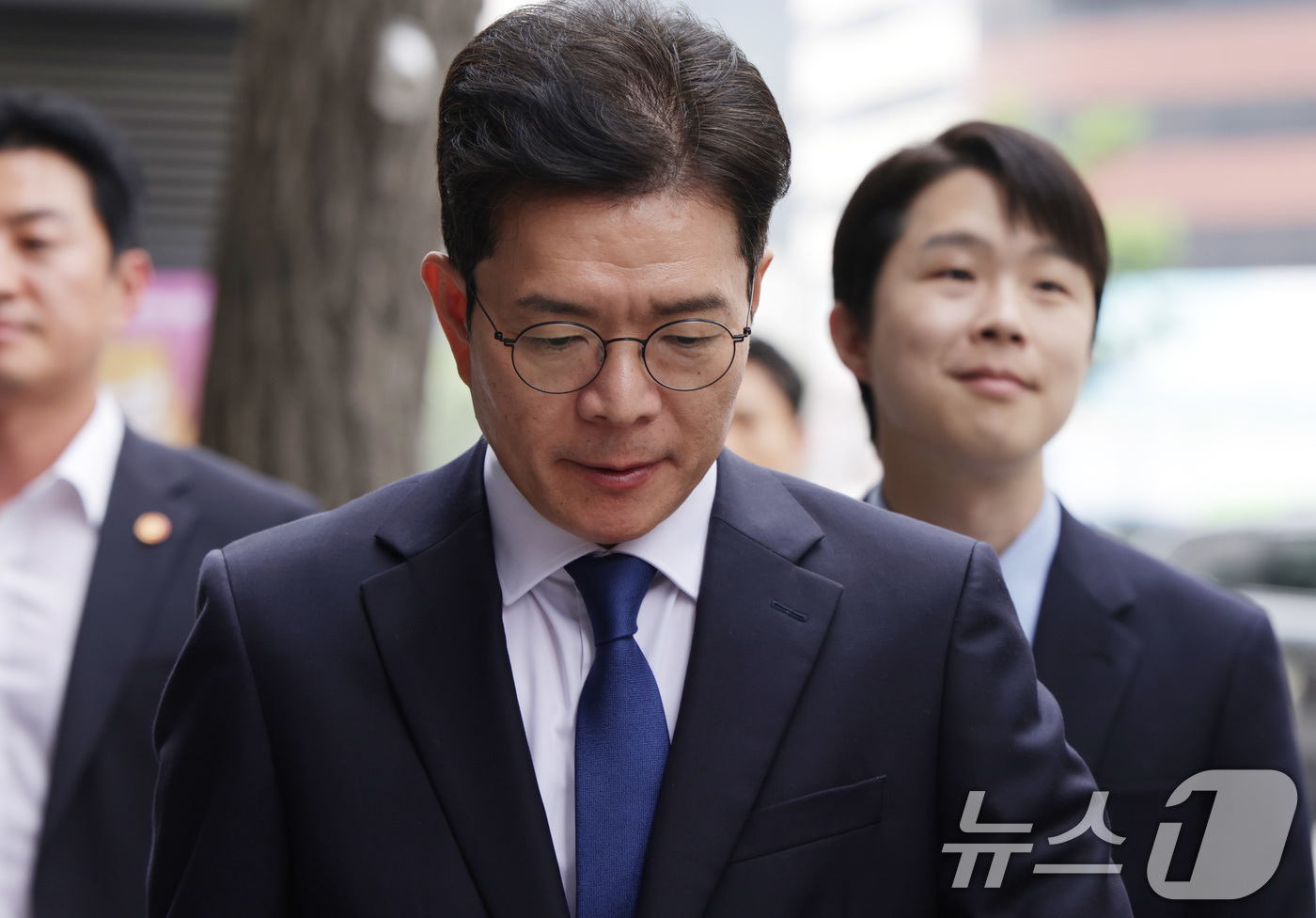 (서울=뉴스1) 안은나 기자 = 정원오 더불어민주당 서울시장 후보가 4일 서울 중구 선거캠프에서 제9회 전국동시지방선거 관련 입장 발표를 하기 위해 이동하고 있다. (공동취재) 2 …