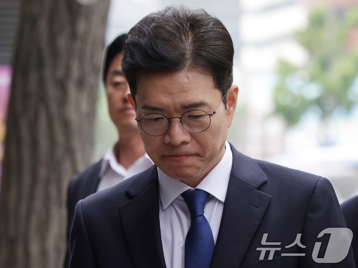 (서울=뉴스1) 안은나 기자 = 정원오 더불어민주당 서울시장 후보가 4일 서울 중구 선거캠프에서 제9회 전국동시지방선거 관련 입장 발표를 하기 위해 이동하고 있다. (공동취재) 2 …