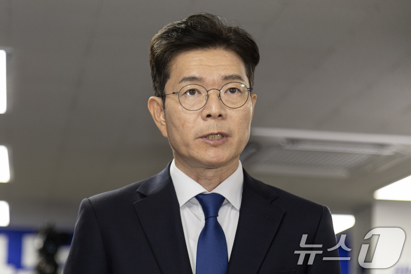 (서울=뉴스1) 안은나 기자 = 정원오 더불어민주당 서울시장 후보가 4일 오전 서울 중구 세종대로 캠프에서 제9회 전국동시지방선거 관련 입장을 밝히고 있다. (공동취재) 2026. …