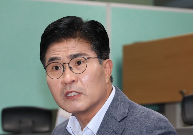 답변하는 이원택 당선인