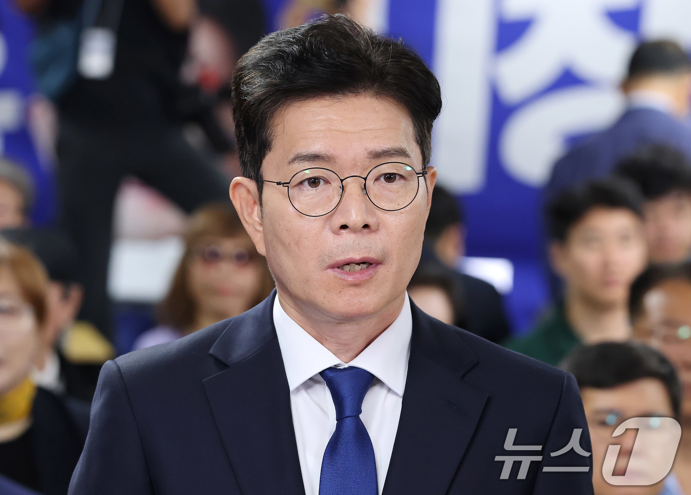 (서울=뉴스1) 안은나 기자 = 정원오 더불어민주당 서울시장 후보가 4일 서울 중구 선거캠프 상황실에서 제9회 전국동시지방선거 관련 입장을 밝히고 있다. (공동취재) 2026.6. …