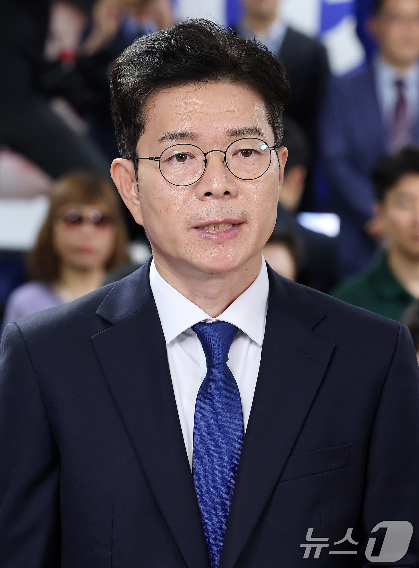 (서울=뉴스1) 안은나 기자 = 정원오 더불어민주당 서울시장 후보가 4일 서울 중구 선거캠프 상황실에서 제9회 전국동시지방선거 관련 입장을 밝히고 있다. (공동취재) 2026.6. …