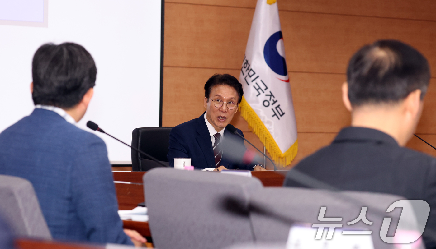 (서울=뉴스1) 김명섭 기자 = 김민석 국무총리가 4일 오전 서울 종로구 정부서울청사 별관에서 열린 드론·대드론 통합 TF 최종보고회의에서 모두 발언을 하고 있다.  2026.6. …