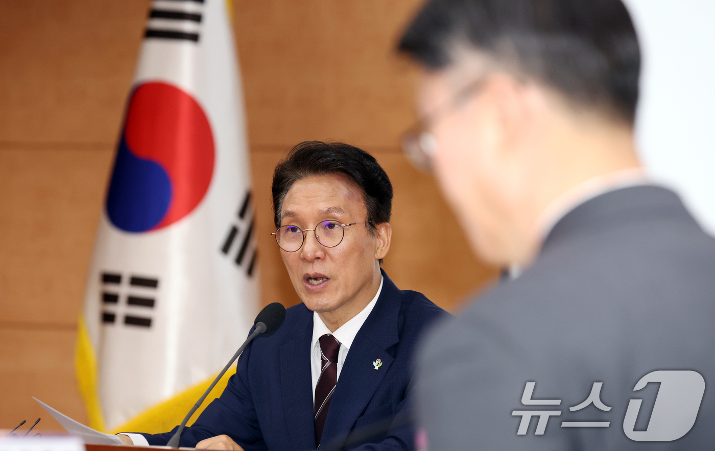 (서울=뉴스1) 김명섭 기자 = 김민석 국무총리가 4일 오전 서울 종로구 정부서울청사 별관에서 열린 드론·대드론 통합 TF 최종보고회의에서 모두 발언을 하고 있다.  2026.6. …