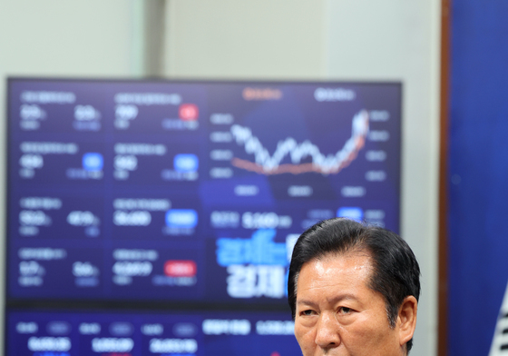 지선 결과 관련 기자회견하는 정청래 대표