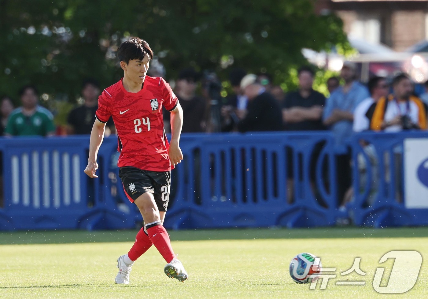 (프로보(유타주)=뉴스1) 임세영 기자 = 대한민국 축구대표팀 황인범이 3일(현지시간) 미국 유타주 솔트레이크시티 브리검 영 대학교 BYU 사우스필드 경기장에서 2026 국제축구연 …
