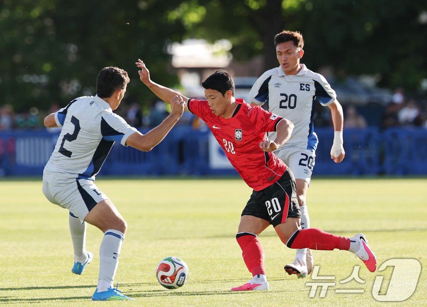 (프로보(유타주)=뉴스1) 임세영 기자 = 대한민국 축구대표팀 황희찬이 3일(현지시간) 미국 유타주 솔트레이크시티 브리검 영 대학교 BYU 사우스필드 경기장에서 2026 국제축구연 …