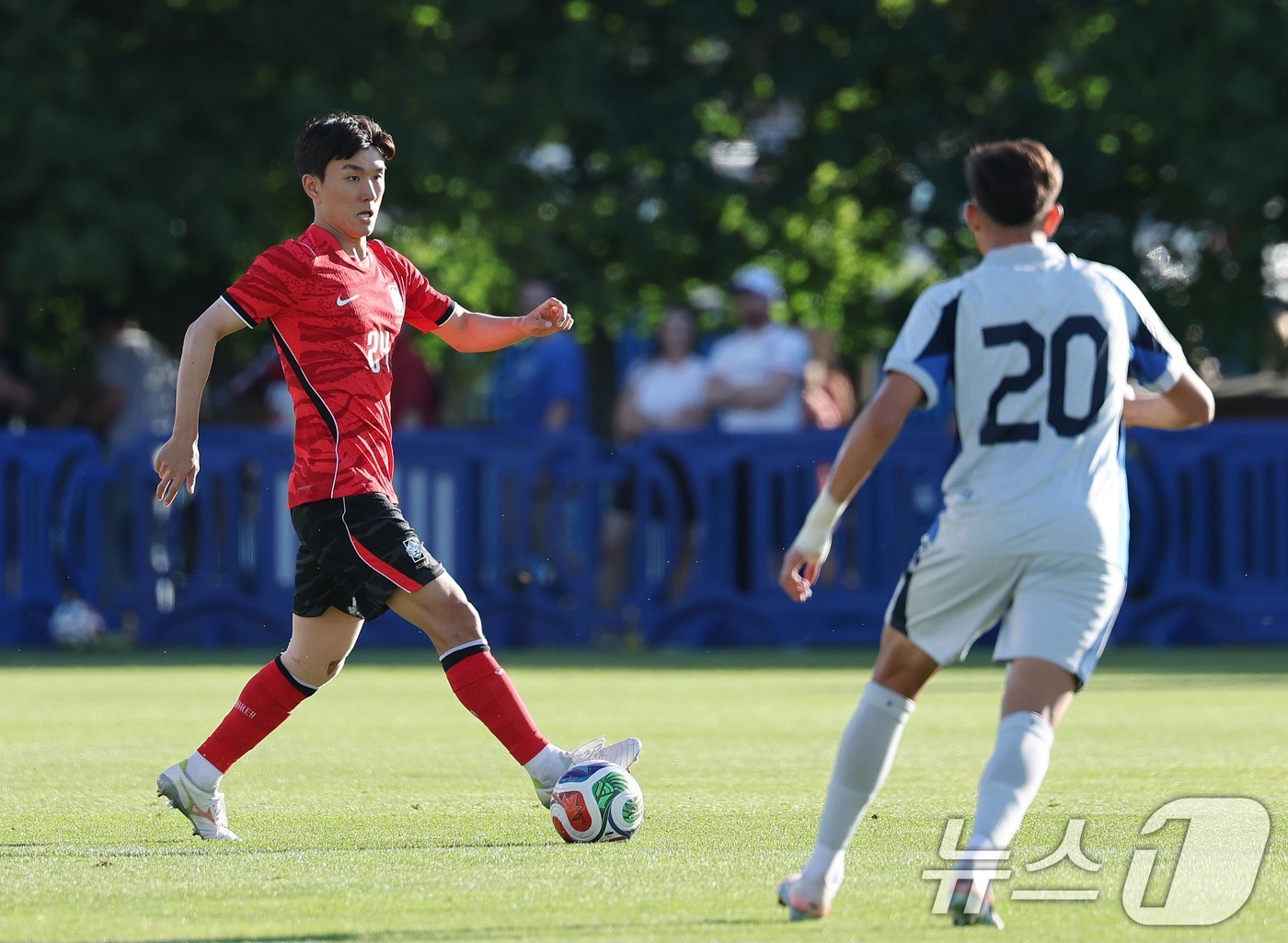 (프로보(유타주)=뉴스1) 임세영 기자 = 대한민국 축구대표팀 황인범이 3일(현지시간) 미국 유타주 솔트레이크시티 브리검 영 대학교 BYU 사우스필드 경기장에서 2026 국제축구연 …