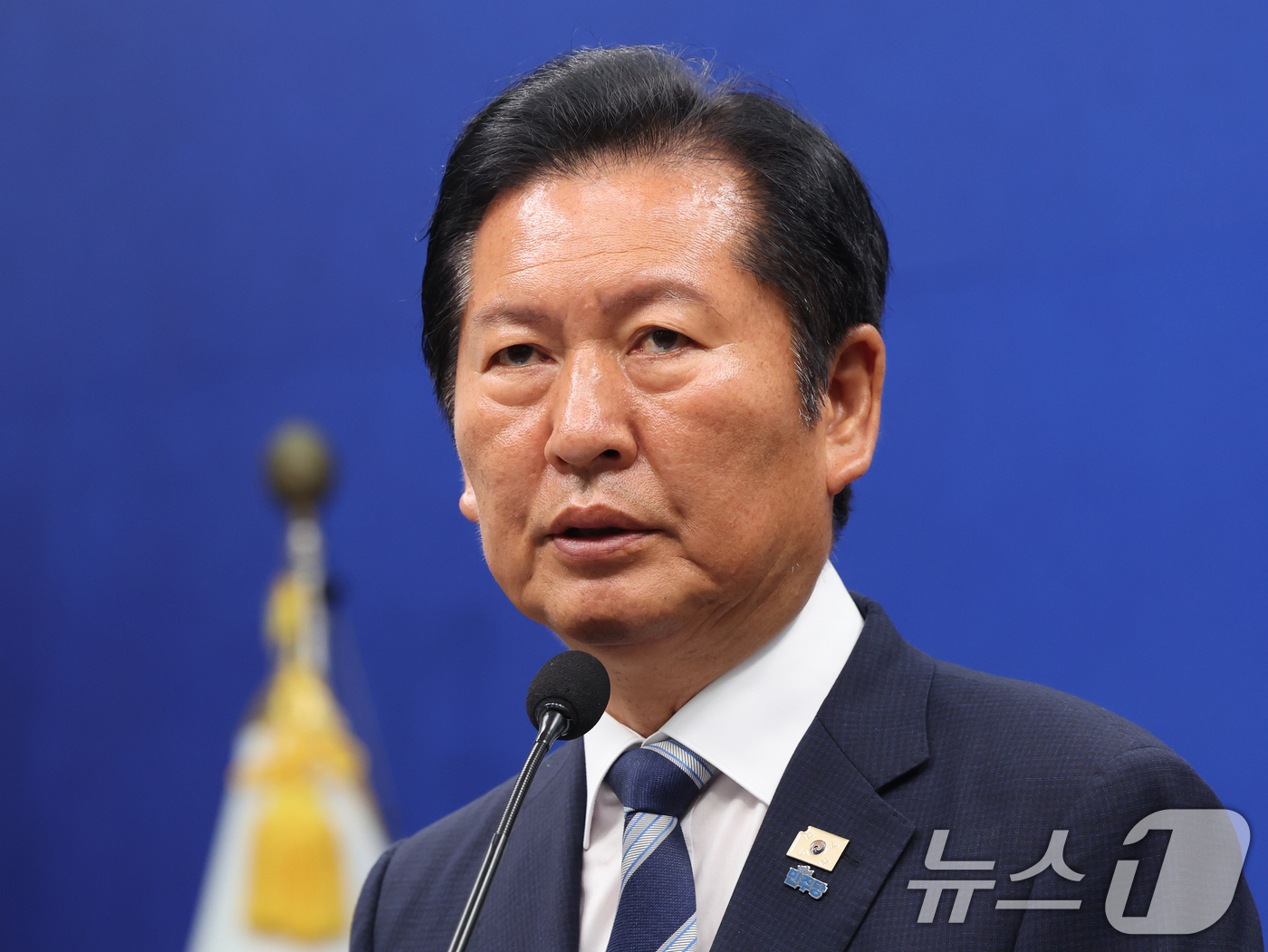 (서울=뉴스1) 황기선 기자 = 정청래 더불어민주당 대표가 4일 오전 서울 여의도 국회에서 열린 '6·3지방선거 결과' 관련 기자회견에서 모두발언을 하고 있다. 2026.6.4/뉴 …
