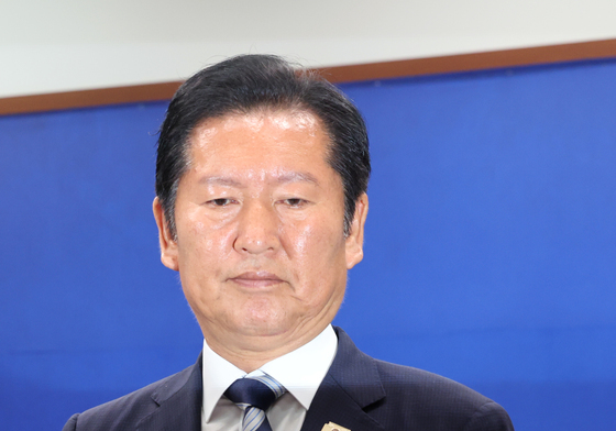 기자회견 마치고 이동하는 정청래 대표