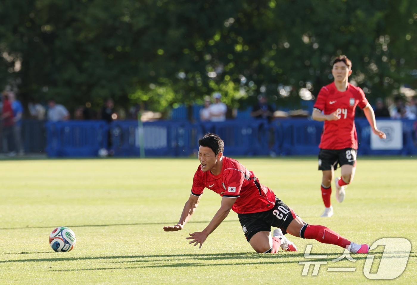 (프로보(유타주)=뉴스1) 임세영 기자 = 대한민국 축구대표팀 황희찬이 3일(현지시간) 미국 유타주 솔트레이크시티 브리검 영 대학교 BYU 사우스필드 경기장에서 2026 국제축구연 …