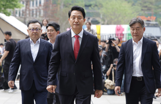 시청 방문한 '5선 서울시장' 오세훈 당선인