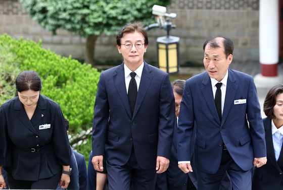 충렬사 찾은 전재수 부산시장 당선인