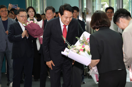'당선을 축하드립니다'
