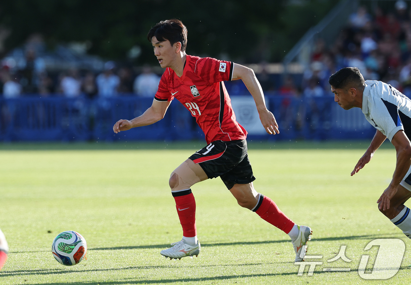 (프로보(유타주)=뉴스1) 임세영 기자 = 대한민국 축구대표팀 황인범이 3일(현지시간) 미국 유타주 솔트레이크시티 브리검 영 대학교 BYU 사우스필드 경기장에서 2026 국제축구연 …