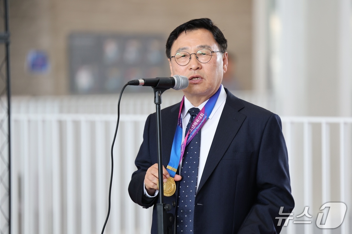 (서울=뉴스1) = 정근식 서울시교육감이 4일 재선을 확정 지은 후 서울시교육청에 첫 출근하며 기자회견을 하고 있다.(서울시교육청 제공, 재판매 및 DB금지)2026.6.4/뉴스1 …