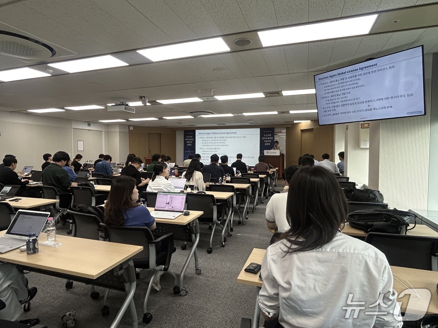 본문 이미지 - 윤태영 오스코텍 대표가 4일 서울 여의도 코스닥협회에서 '세비도플레닙' 기술수출 설명회를 진행하고 있다. 2026.6.4 ⓒ 뉴스1 문대현 기자