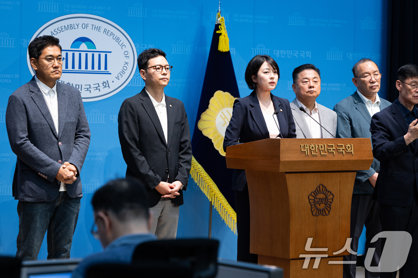(서울=뉴스1) 유승관 기자 = 배현진 국민의힘 서울시당위원장이 4일 서울 여의도 국회 소통관에서 오세훈 서울시장 후보 승리 및 선관위 투표용지 부족 사태 등 현안 기자회견을 하고 …