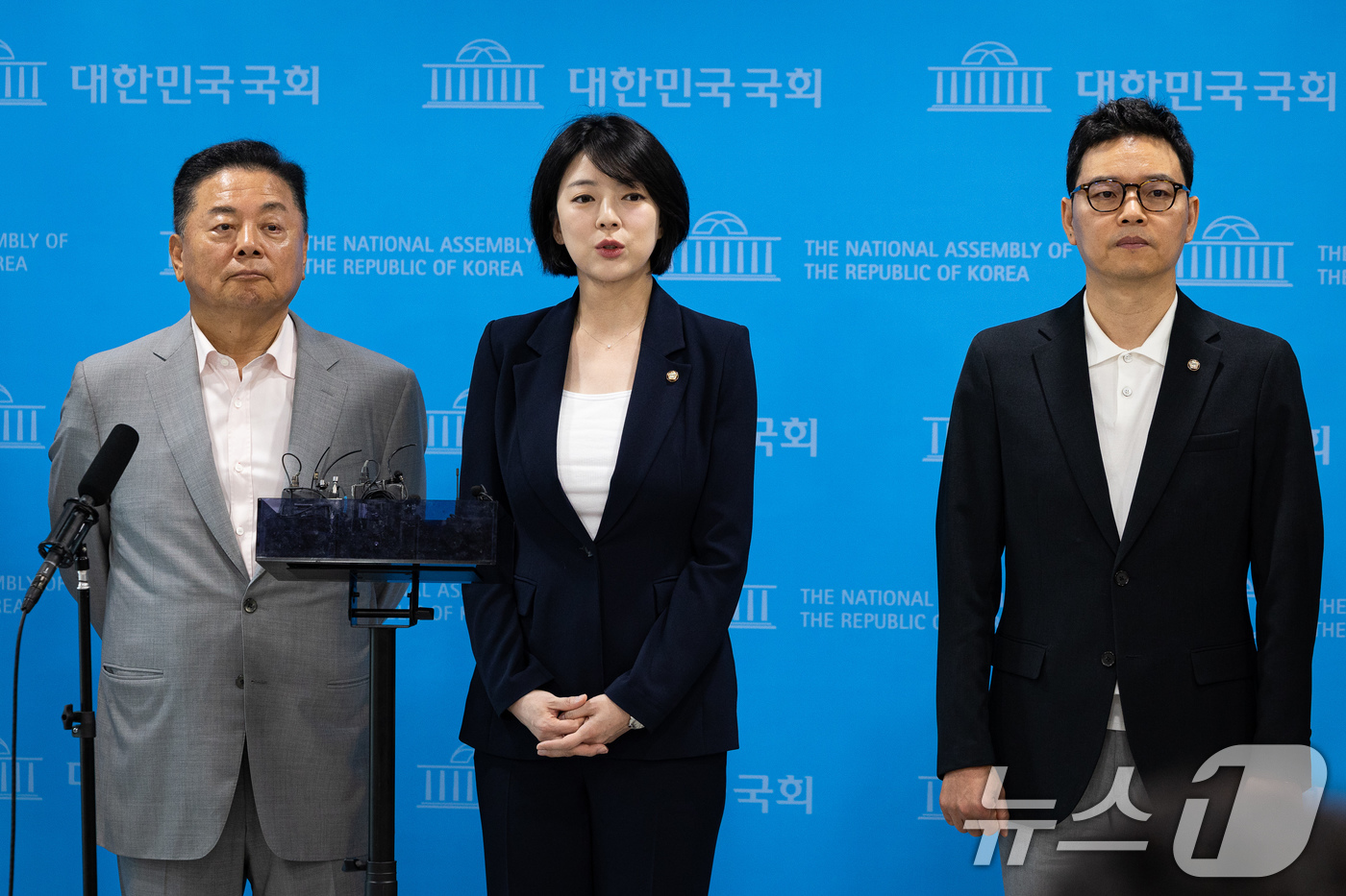 (서울=뉴스1) 유승관 기자 = 배현진 국민의힘 서울시당위원장이 4일 서울 여의도 국회 소통관에서 오세훈 서울시장 후보 승리 및 선관위 투표용지 부족 사태 등 현안 기자회견을 마친 …