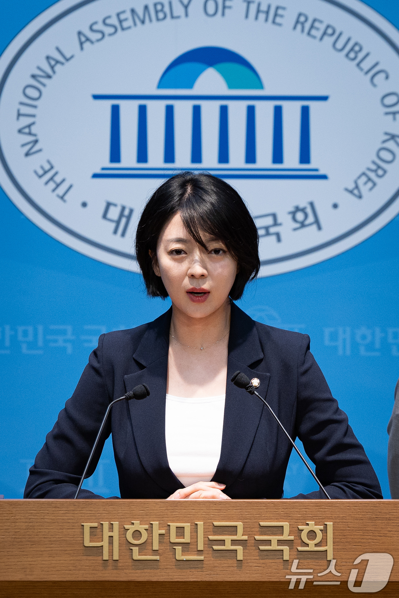 (서울=뉴스1) 유승관 기자 = 배현진 국민의힘 서울시당위원장이 4일 서울 여의도 국회 소통관에서 오세훈 서울시장 후보 승리 및 선관위 투표용지 부족 사태 등 현안 기자회견을 하고 …