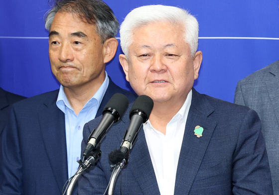 발언하는 황인홍 무주군수 당선인