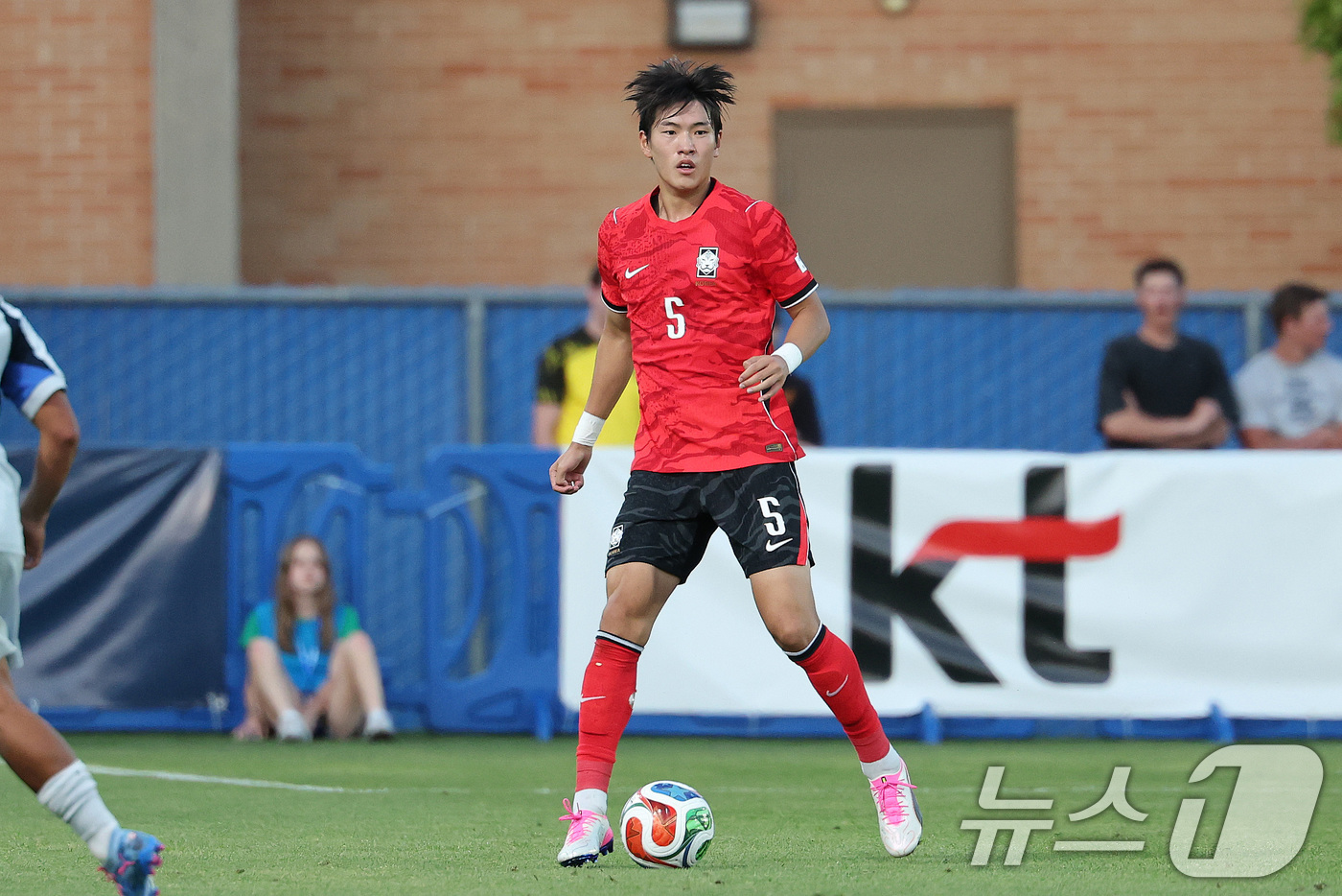 (프로보(유타주)=뉴스1) 임세영 기자 = 대한민국 축구대표팀 조위제가 3일(현지시간) 미국 유타주 솔트레이크시티 브리검 영 대학교 BYU 사우스필드 경기장에서 2026 국제축구연 …