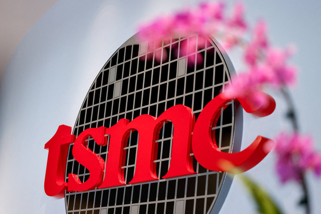 TSMC CEO "AI칩 공급난 수년간 지속…수요 못 따라간다"