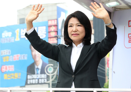 당선 인사하는 이진숙