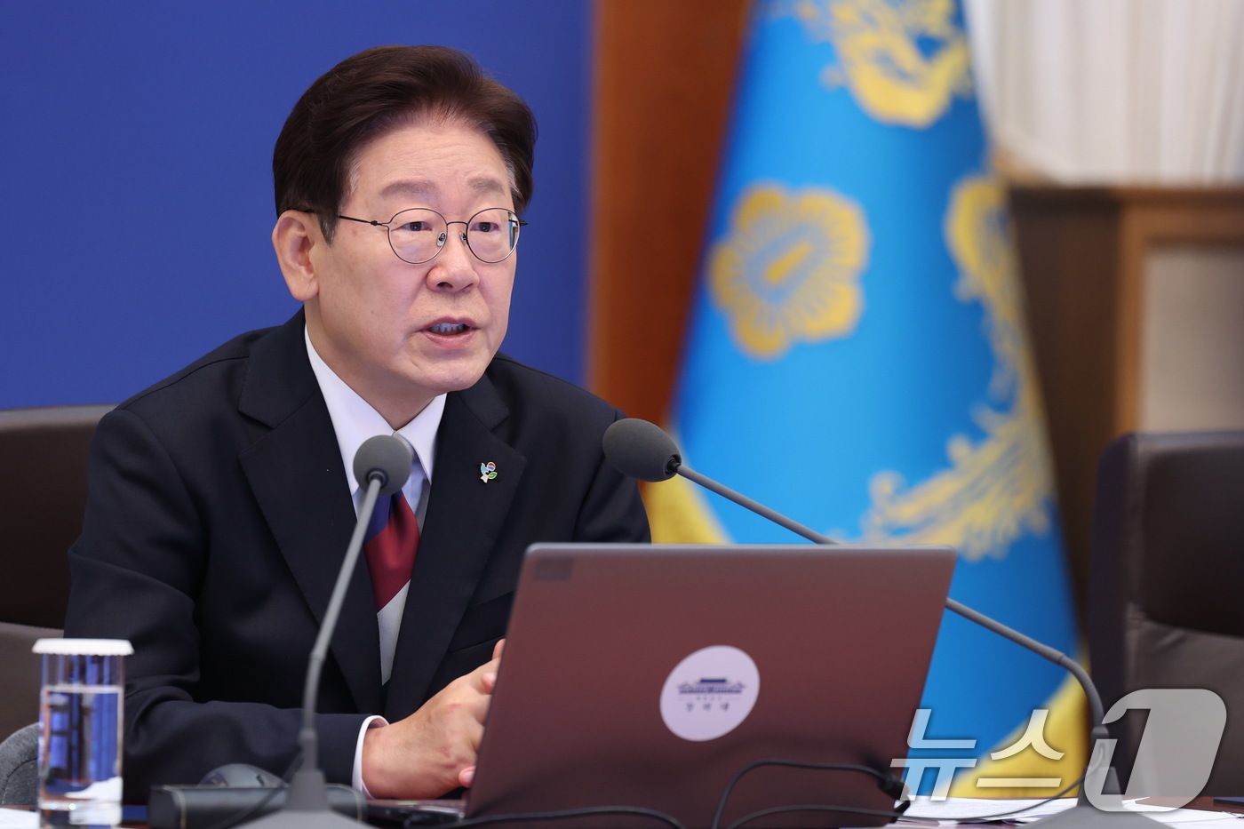 (서울=뉴스1) 이재명 기자 = 이재명 대통령이 4일 청와대에서 열린 수석보좌관회의에서 발언하고 있다.이 자리에서 이 대통령은 6·3 지방선거일인 지난 3일 서울 일부 지역 등에서 …
