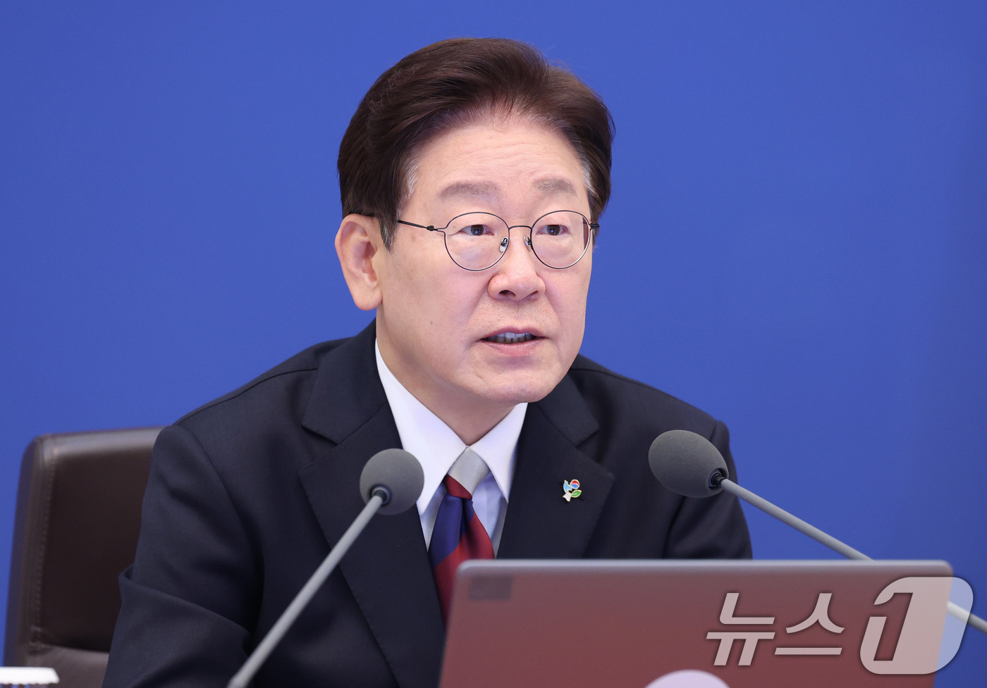 (서울=뉴스1) 이재명 기자 = 이재명 대통령이 4일 청와대에서 열린 수석보좌관회의에서 발언하고 있다.이 자리에서 이 대통령은 6·3 지방선거일에 서울 일부 지역 등에서 투표용지 …