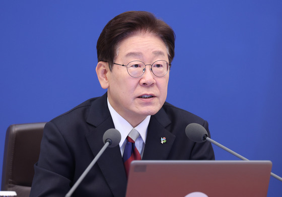 李대통령 "투표용지 부족 납득 쉽지 않은 허점…명확히 책임 물어야"