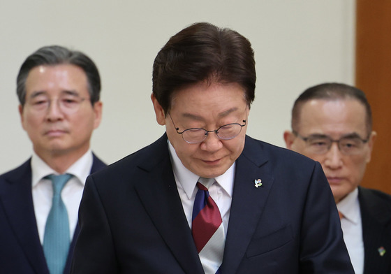 이재명 대통령 '수석보좌관 회의를 주재하기 위해'