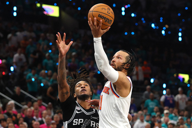 NBA 뉴욕, 샌안토니오와 27년 만의 파이널 대결서 기선 제압