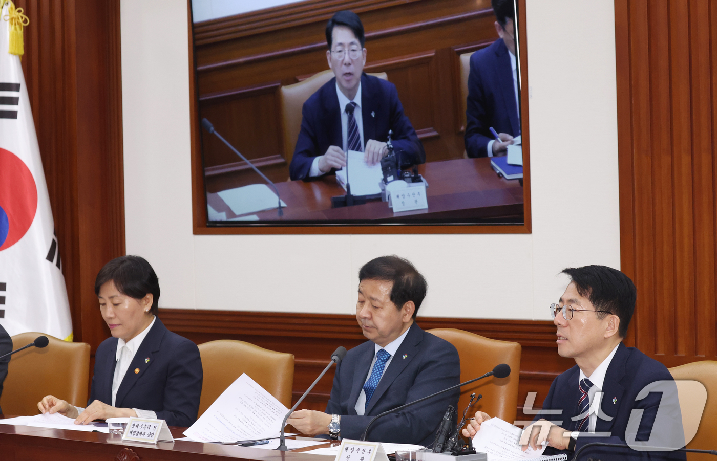 (서울=뉴스1) 김명섭 기자 = 황종우 해양수산부 장관이 4일 오후 서울 종로구 세종대로 정부서울청사에서 열린 민생물가 특별관리 관계장관TF 회의에서 모두 발언을 하고 있다. 이날 …