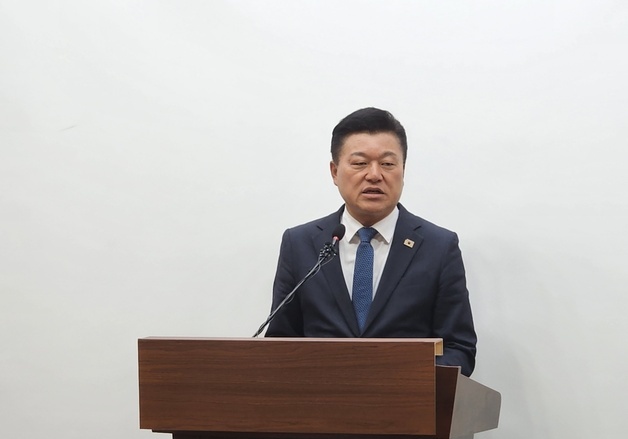 신용한 당선인 첫 일정 충혼탑 참배…도정 변화 예고