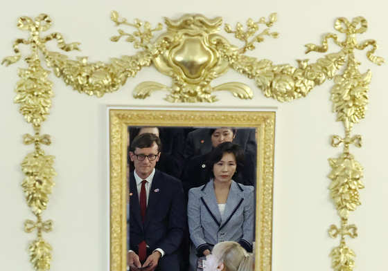 한·프랑스 수교 140주년 기념 공연 바라보는 김혜경 여사