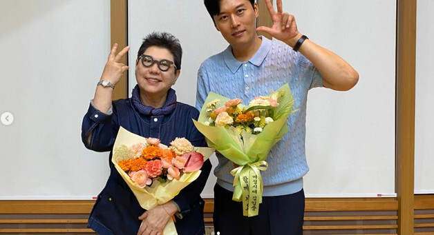 "축하 고맙습니다"…양희은 '여성시대' 진행 27주년 자축