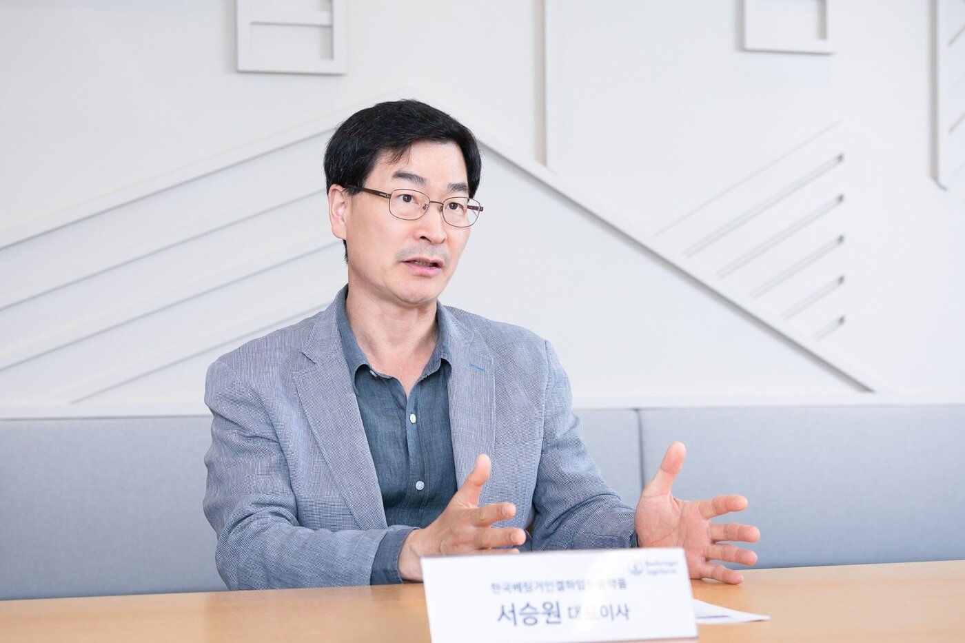 본문 이미지 - 서승원 한국베링거인겔하임동물약품 대표가 창립 30주년을 맞아 인터뷰를 하고 있다(업체 제공). ⓒ 뉴스1