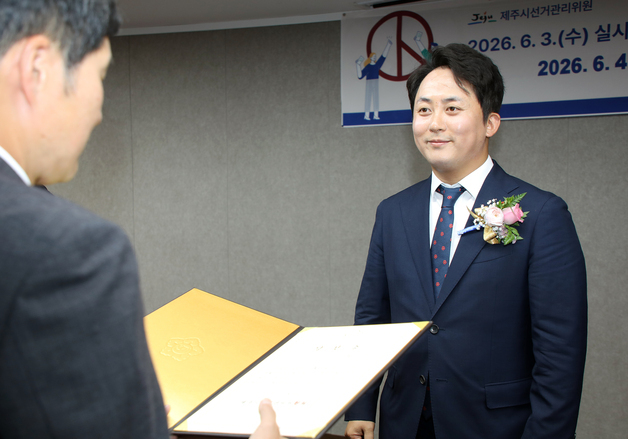 [화제의 당선인] '81.73%' 제주 최고 득표율…'신예' 민주 강정범