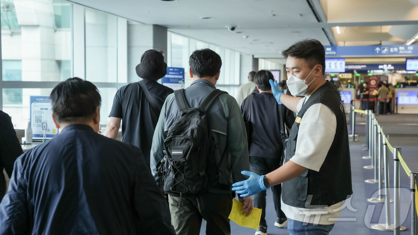 (서울=뉴스1) = 4일 인천국제공항 검역소에서 에볼라바이러스병 검역대응이 진행되고 있다. (질병관리청 제공. 재판매 및 DB 금지) 2026.6.4/뉴스1