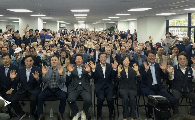 전재수 부산시장 당선인, 해단식서 다함께 '으랏차차'