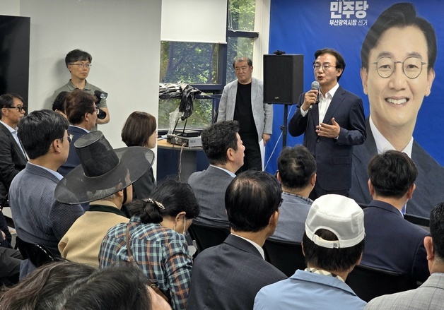 소감 밝히는 전재수 부산시장 당선인
