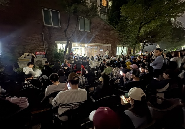 26시간째 계속되는 투표소 봉쇄