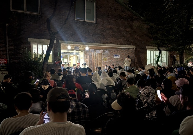 26시간째 계속되는 투표소 봉쇄