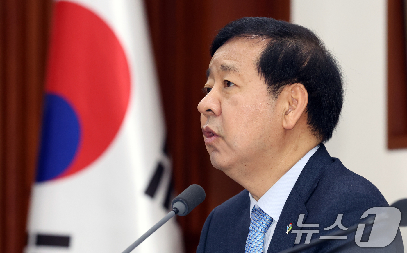 (서울=뉴스1) 김명섭 기자 = 구윤철 경제부총리 겸 재정경제부 장관이 5일 오전 서울 종로구 세종대로 정부서울청사에서 열린 비상경제본부회의 겸 경제관계장관회의에서 모두 발언을 하 …