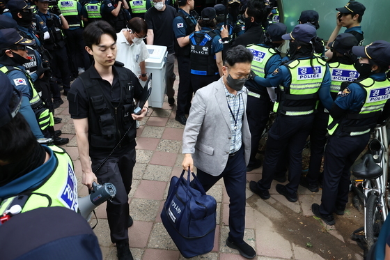 잠실7동 제2투표소 투표함 이송