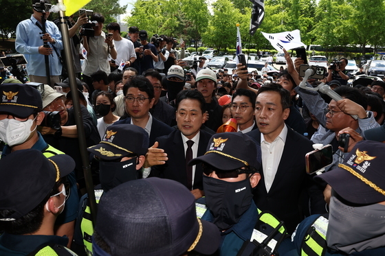 장동혁 대표, 송파 개표소 도착