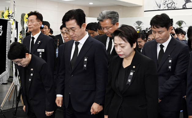 한화에어로 희생자 추모하는 민주당